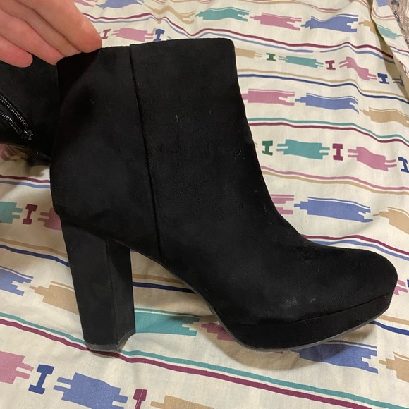 Faux suede booties. Black. Size 10. - Picture 5 of 7
